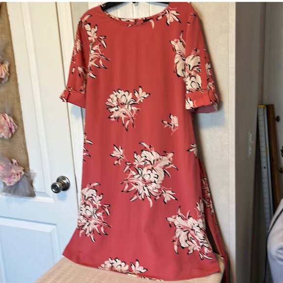 Worthington Dresses & Skirts - Coral dress with big white flowers, knee length dress, short sleeve dress